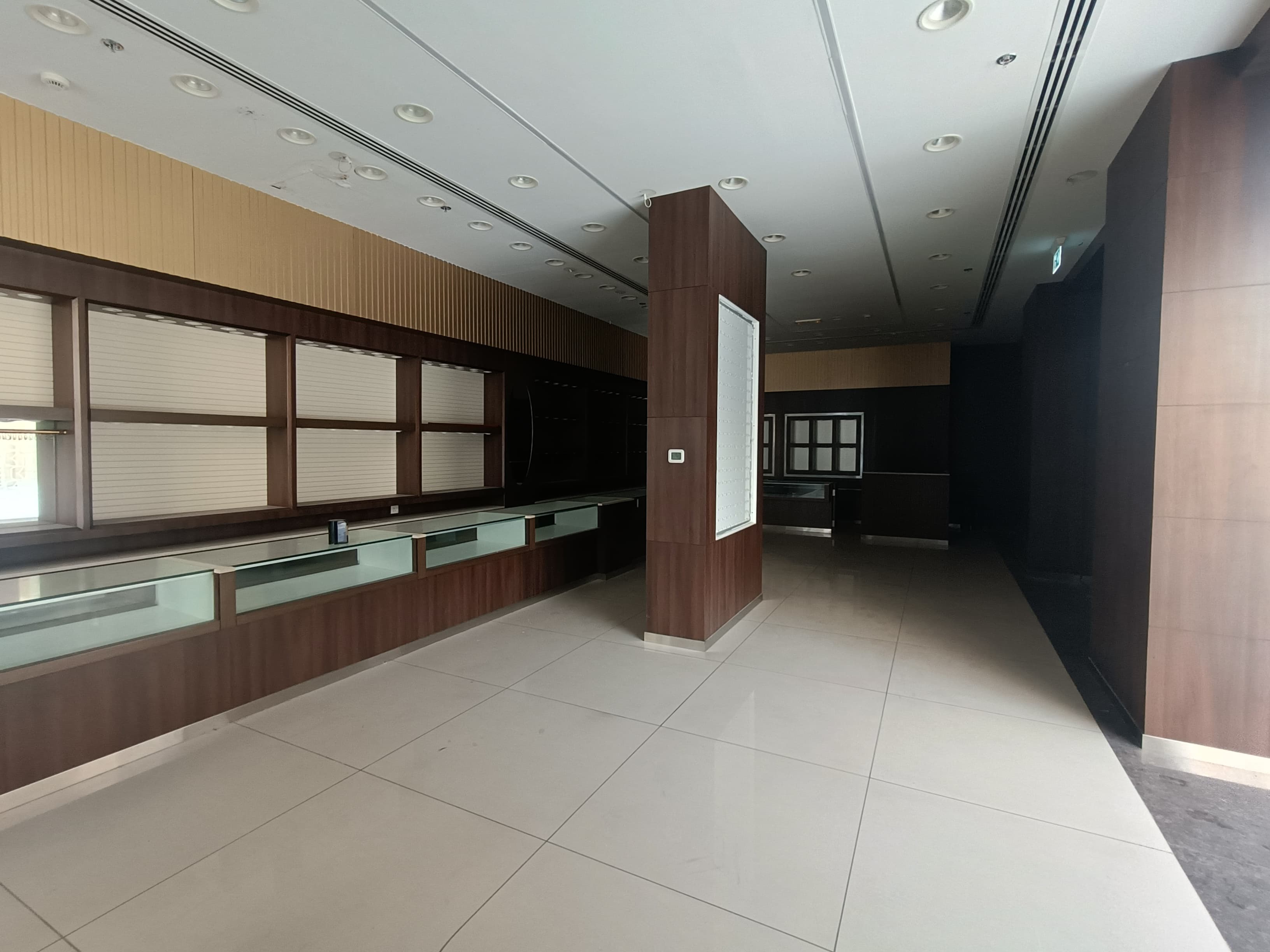 Premium Showroom | No Key Money