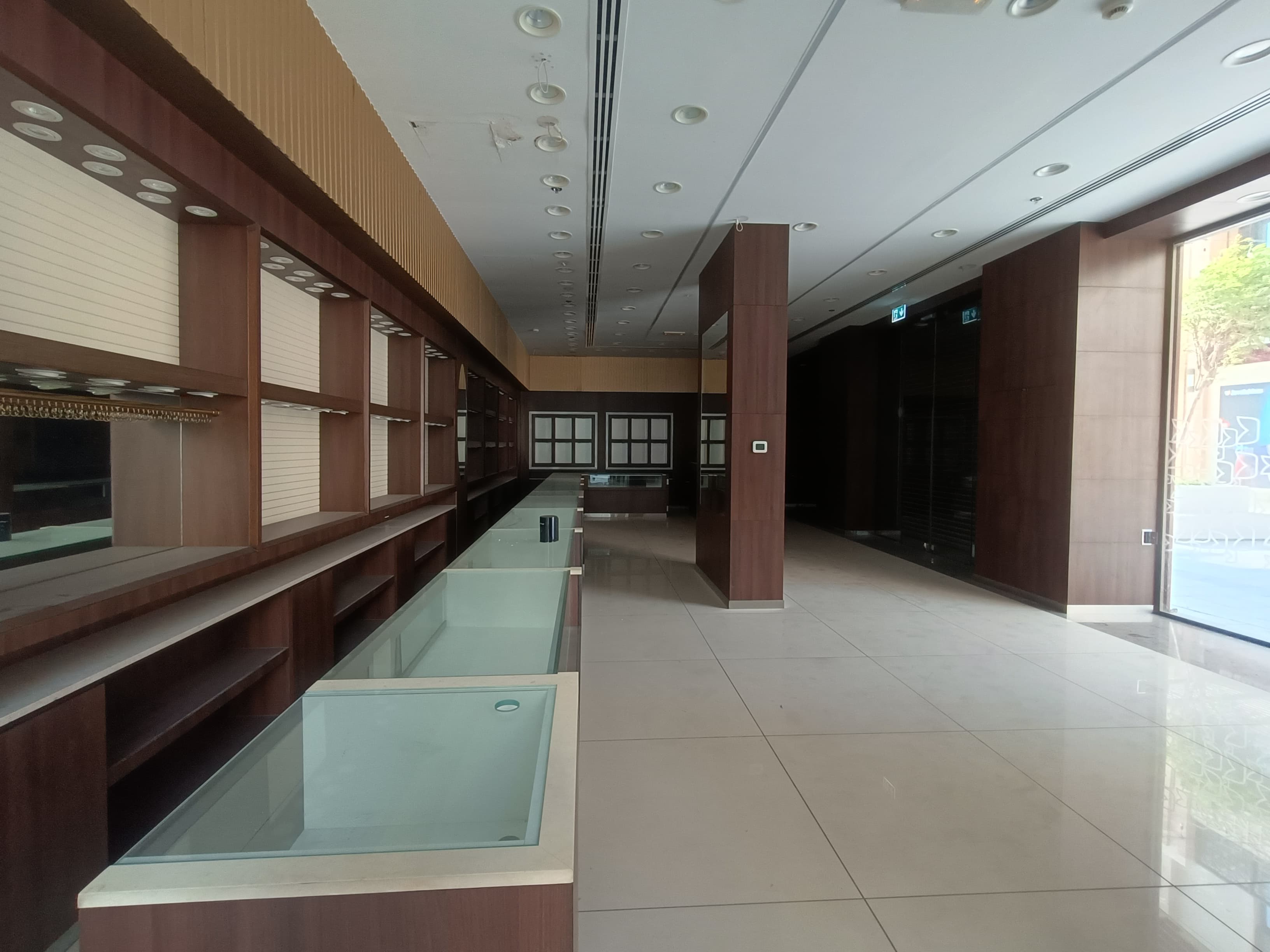 Premium Showroom | No Key Money