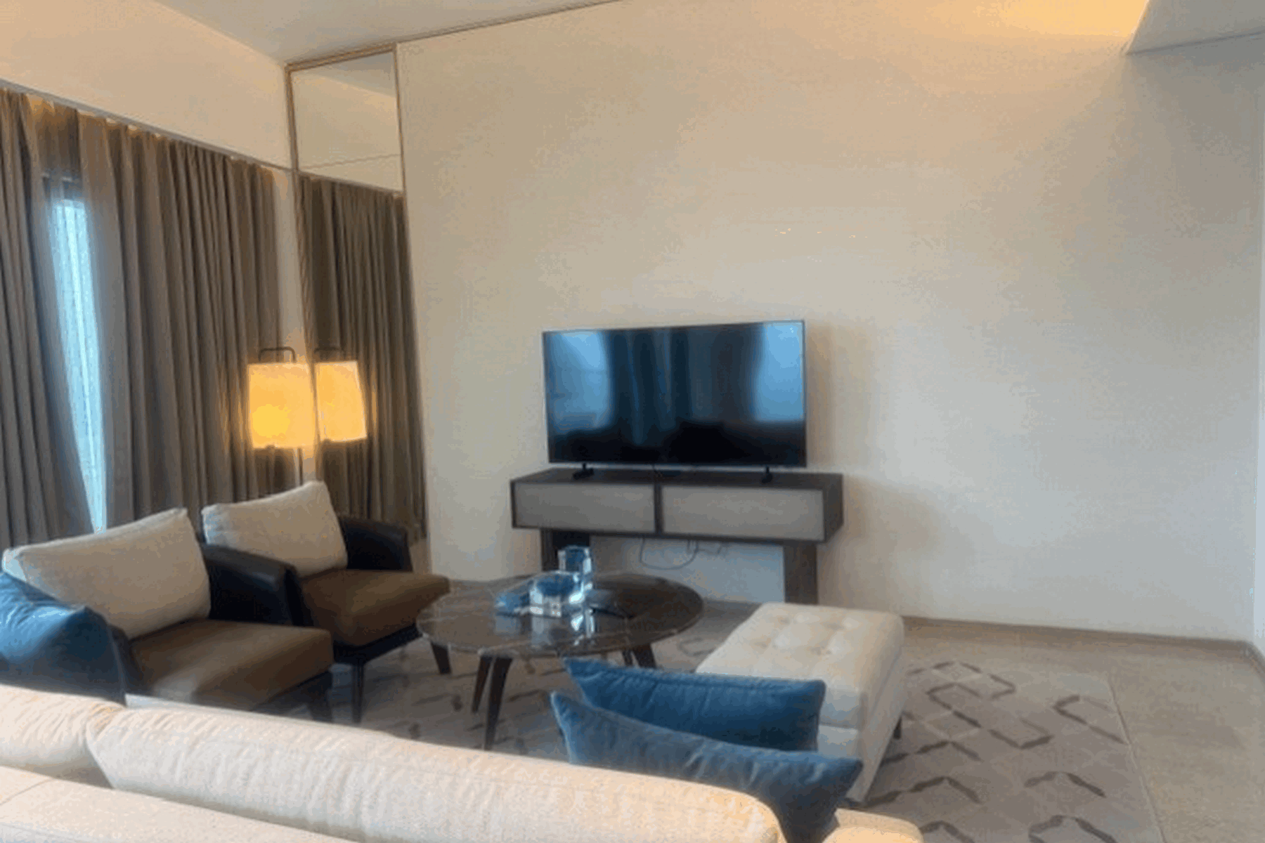 LUXURIOUS AMENITIES | HIGH FLOOR | BRIGHT LAYOUT