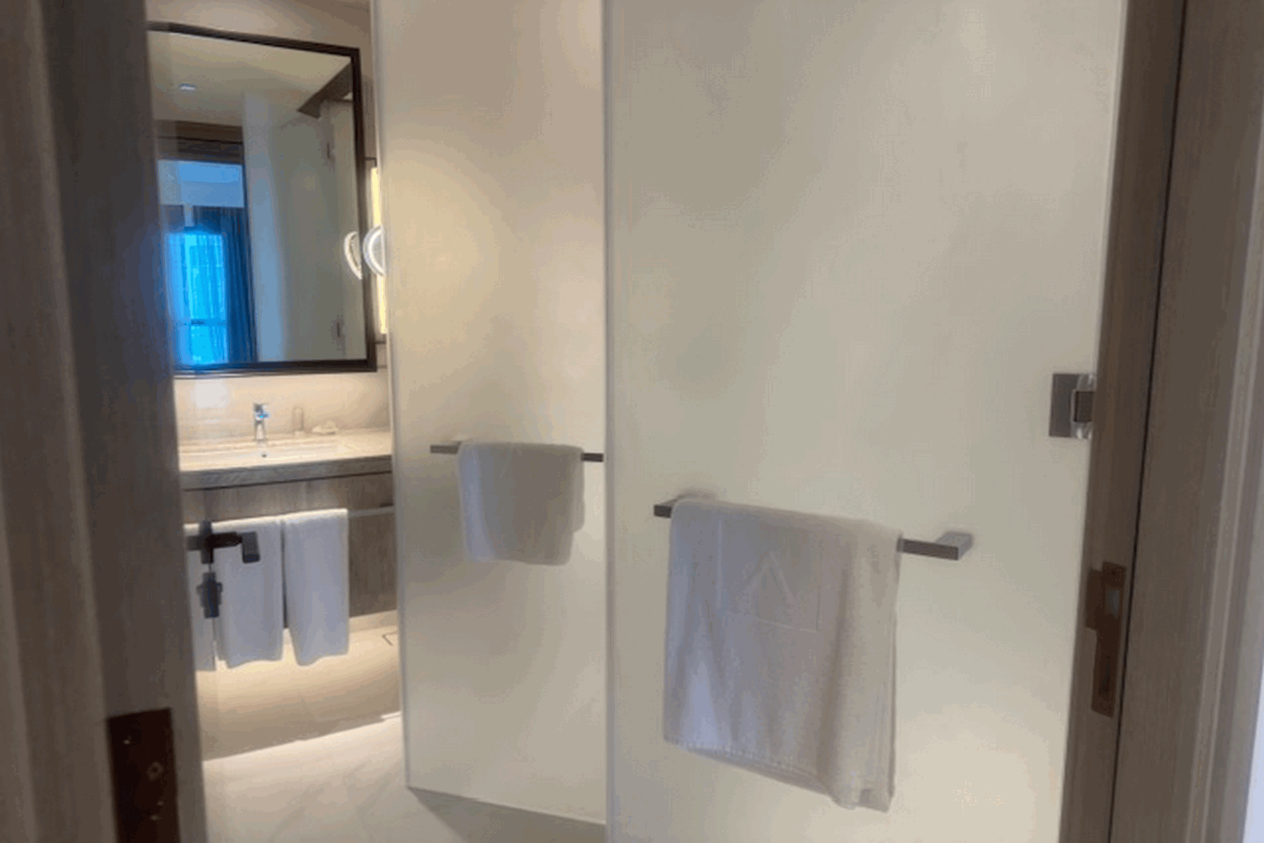 LUXURIOUS AMENITIES | HIGH FLOOR | BRIGHT LAYOUT