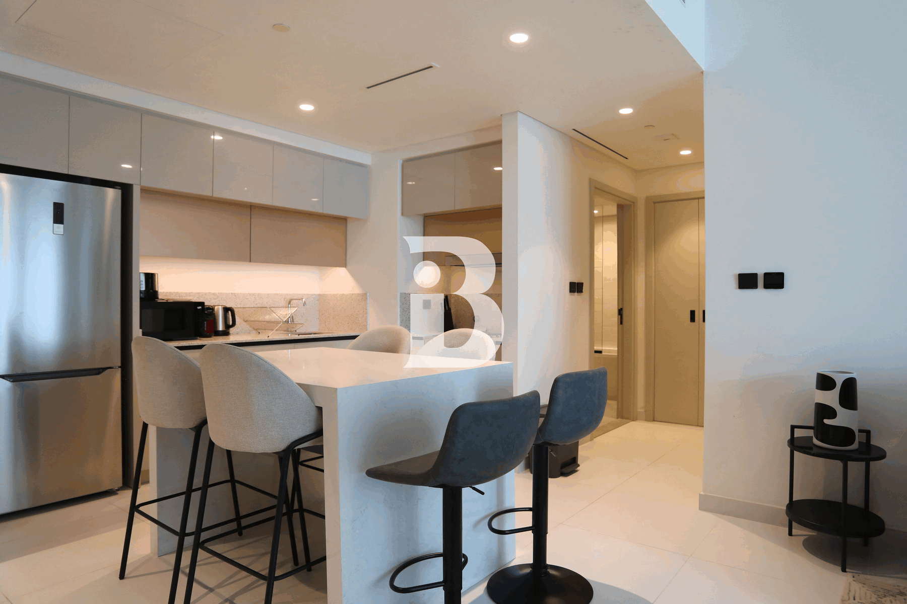 FURNISHED | READY TO MOVE | HIGH FLOOR | SPACIOUS