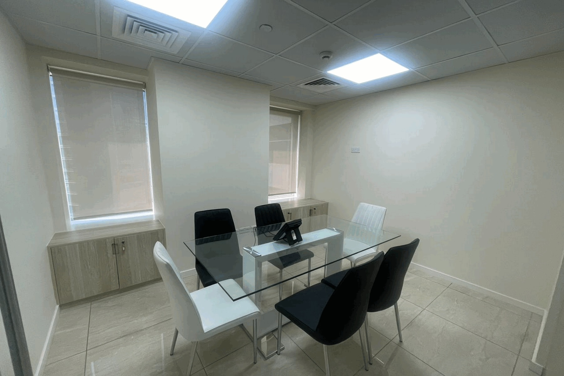 FULLY FURNISHED | PREMIUM FIXTURES | 10 PARKINGS