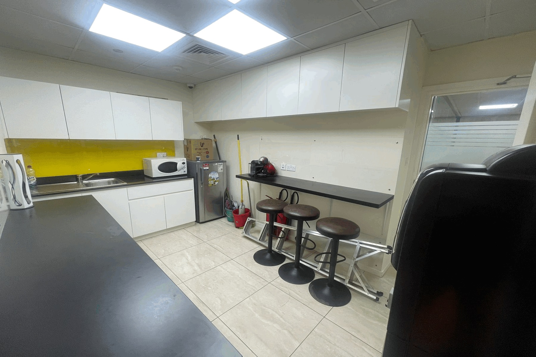 FULLY FURNISHED | PREMIUM FIXTURES | 10 PARKINGS