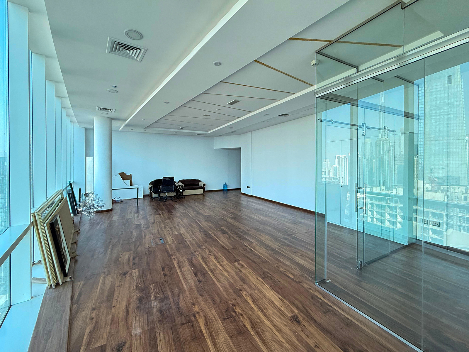 Fitted | Near-to-Metro | Stunning Views | Spacious