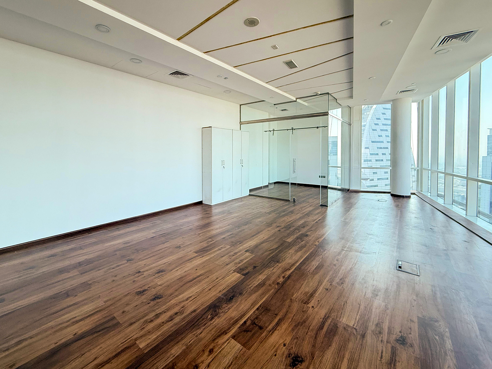 Fitted | Near-to-Metro | Stunning Views | Spacious