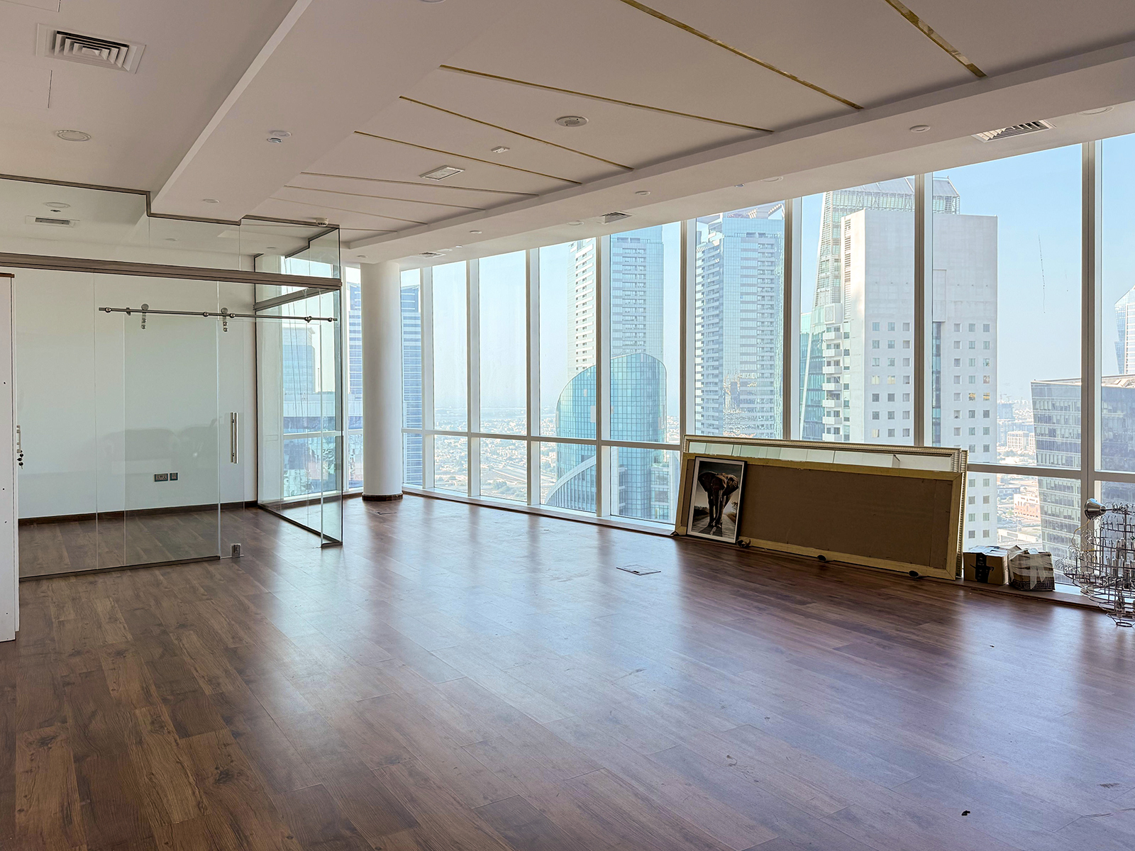 Fitted | Near-to-Metro | Stunning Views | Spacious