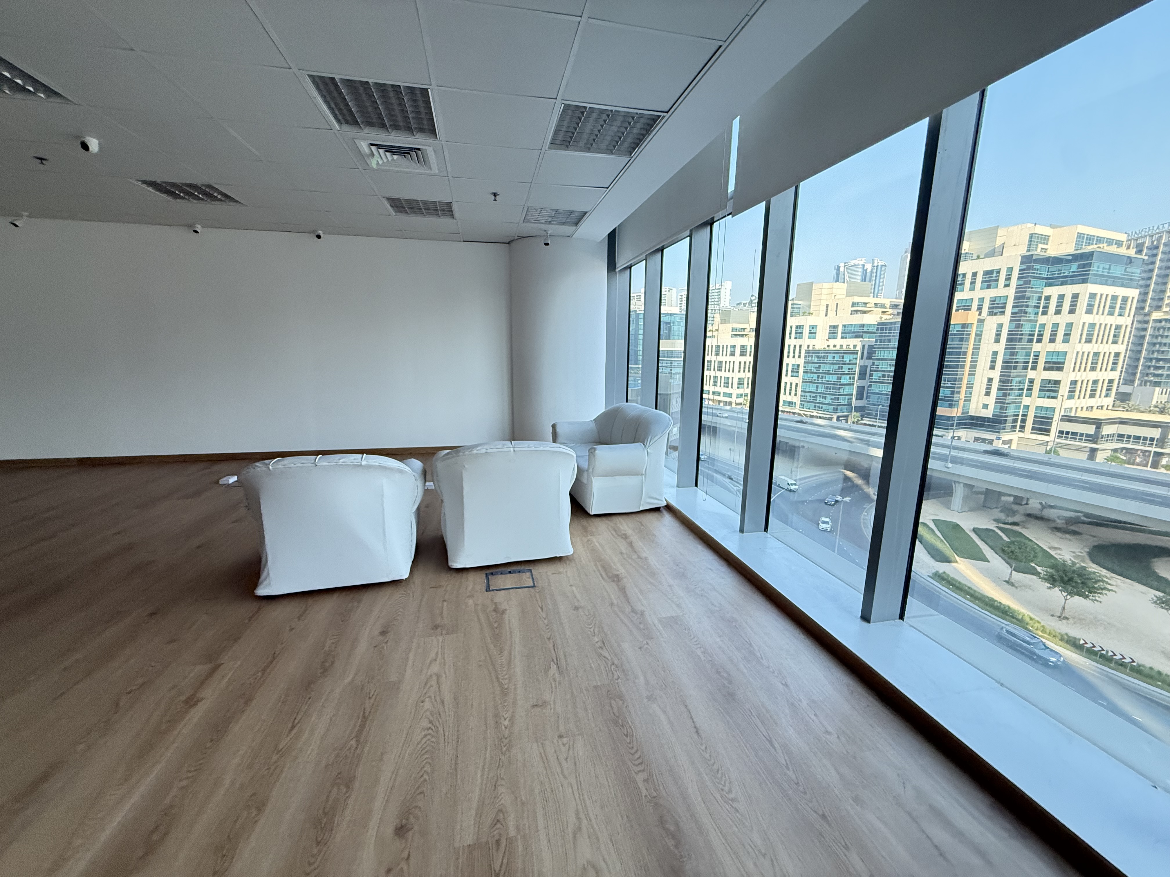 VACANT | CANAL | NONE FURNISHED | GRADE B