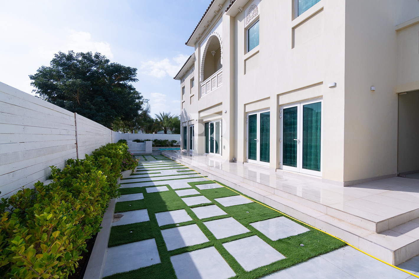 Extended Layout | Pool | Single Row | Vastu 