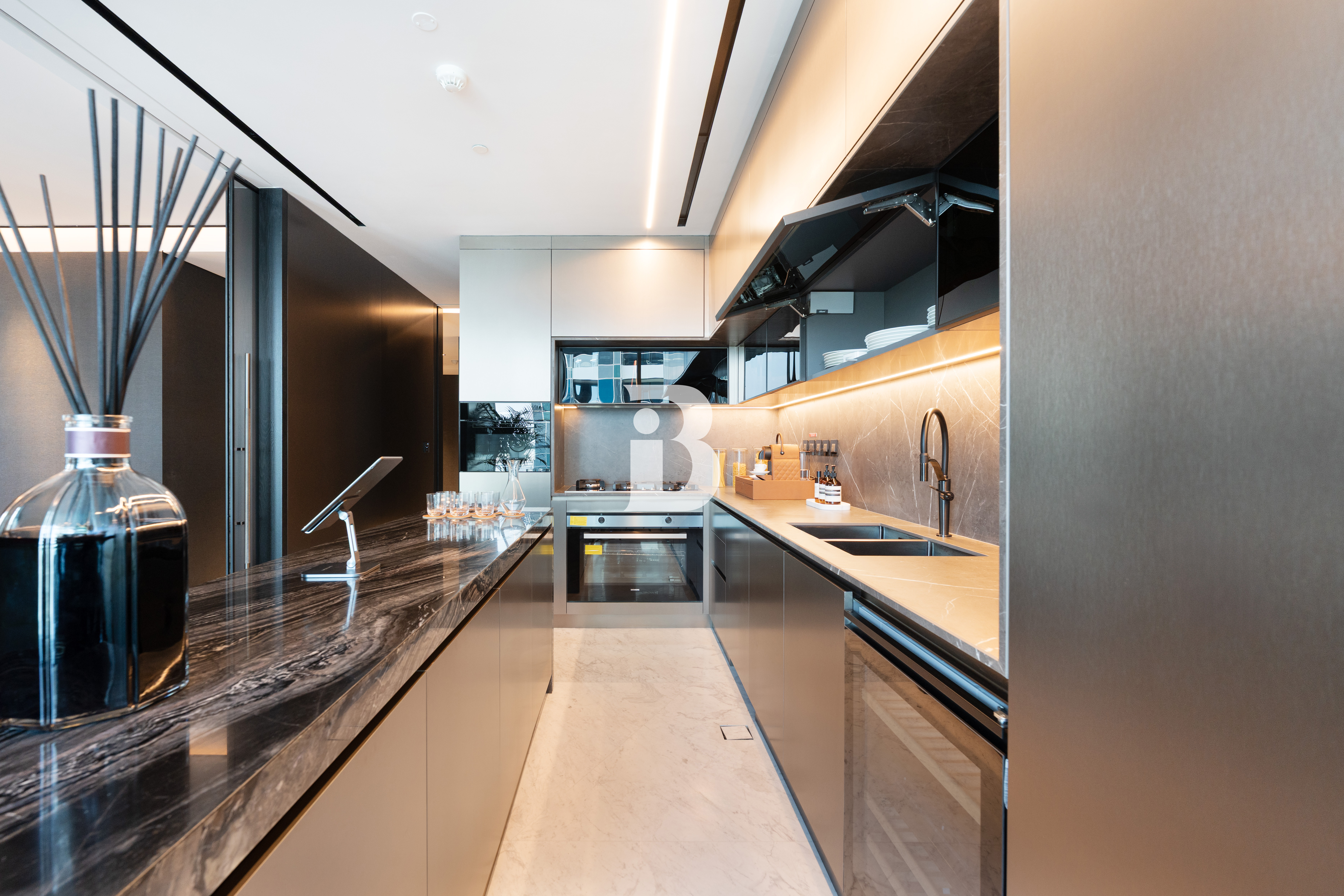 SPACIOUS 3BR  | PRIME LOCATION | FULL CANAL VIEW