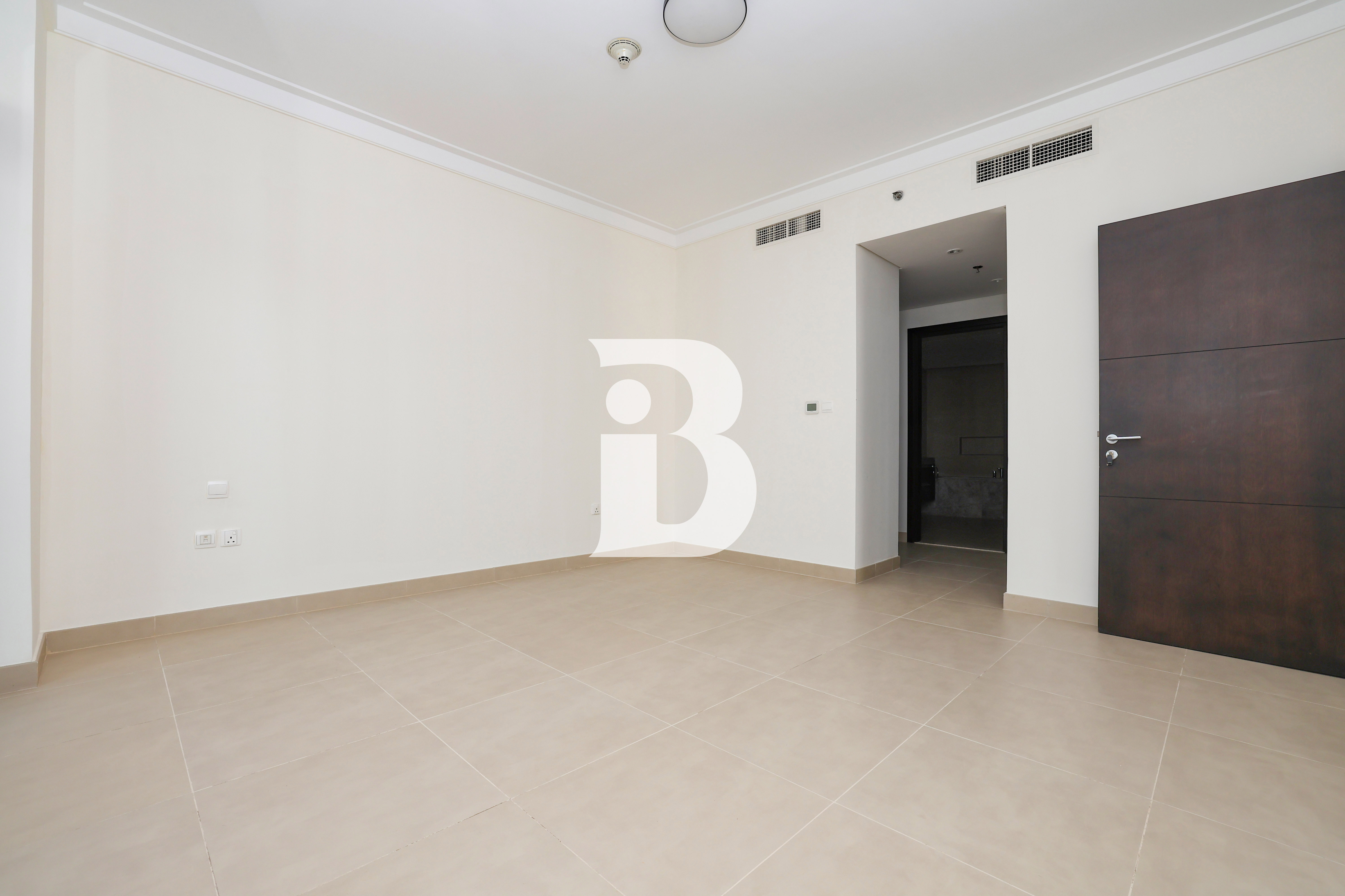 View of the Burj Khalifa | Skyline over the Water