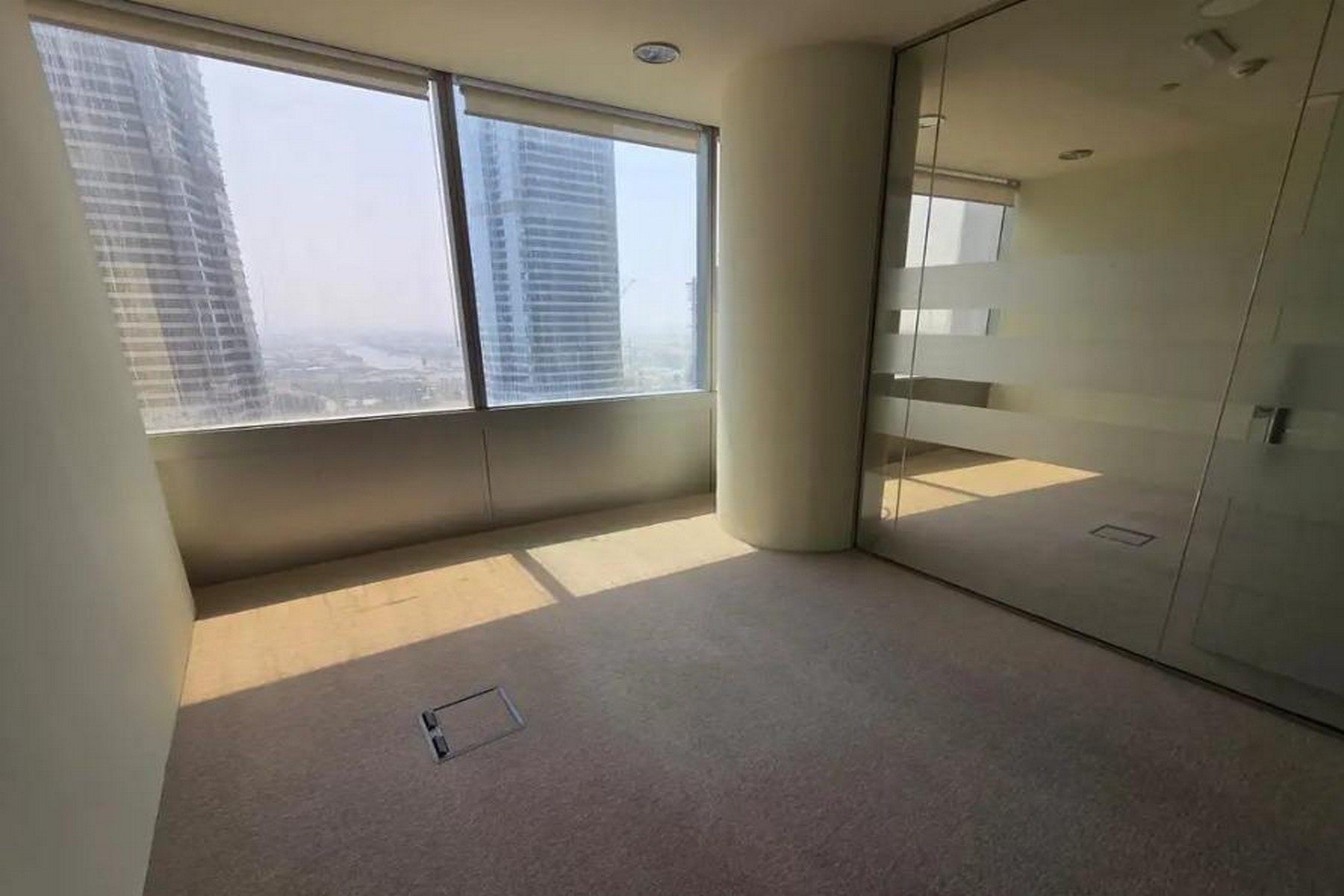 FITTED OFFICE WITH PARTITIONS | GOLD TOWER