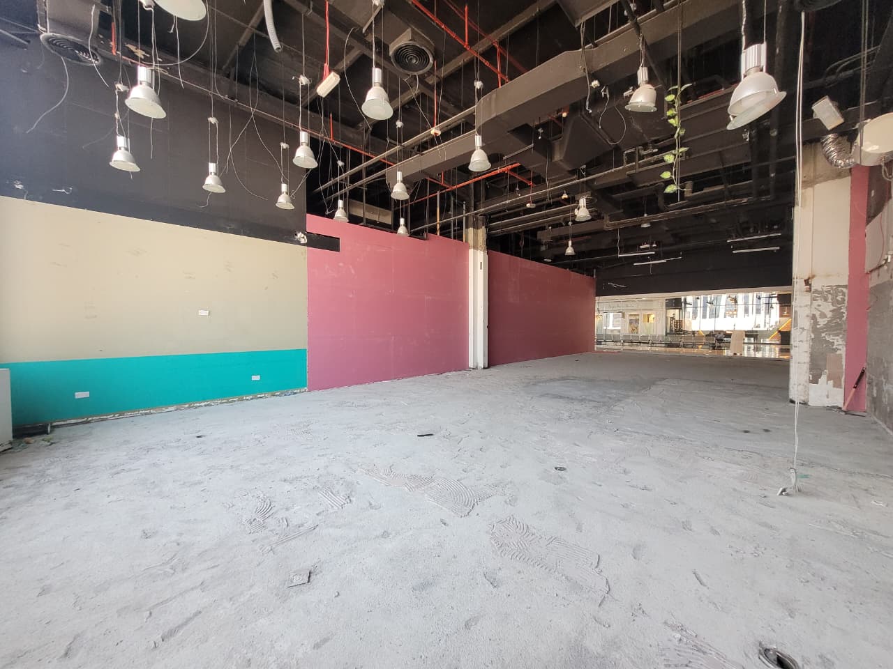 Prime Shop l Best Location l Near Metro