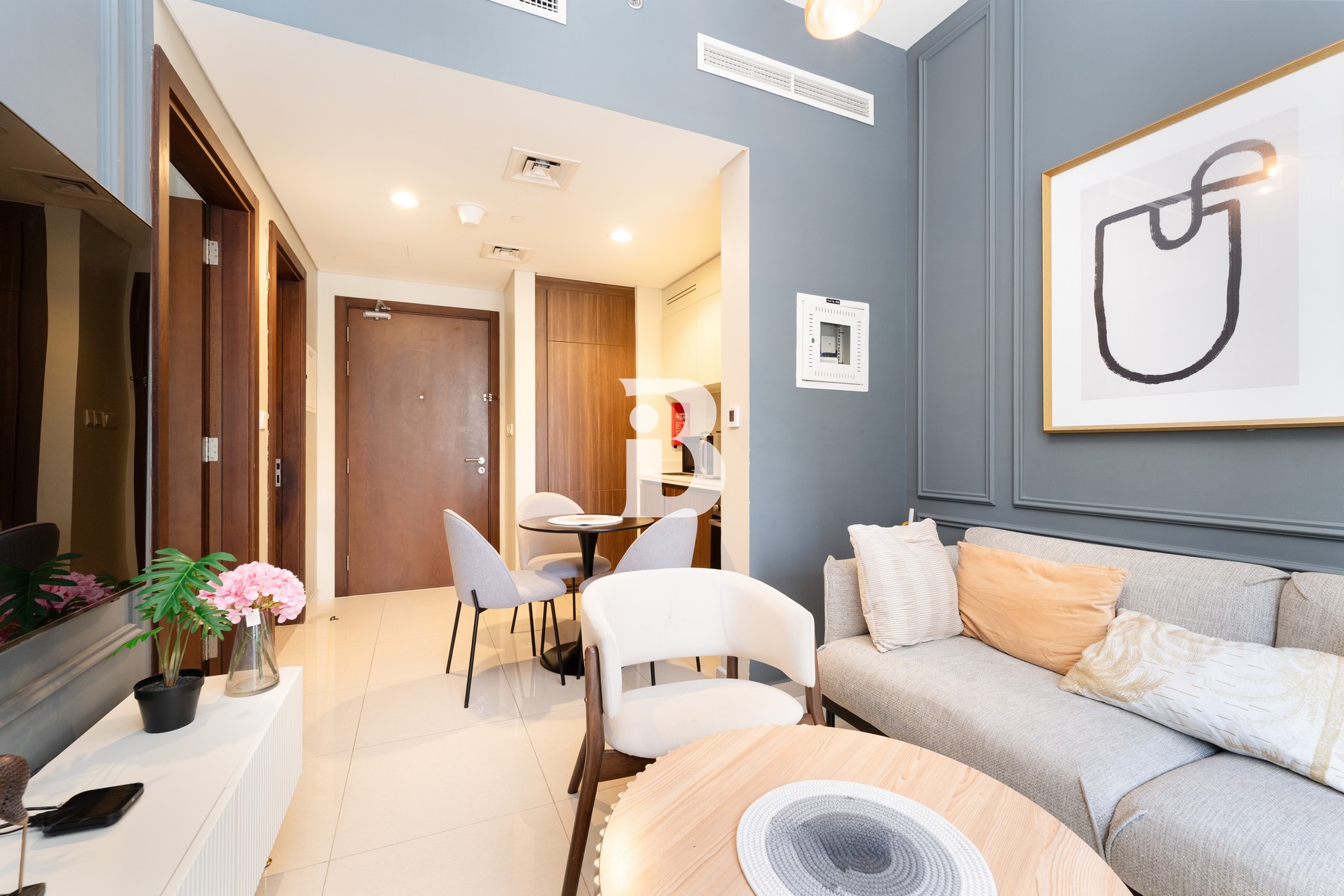 PRIME LOCATION | FULLY FURNISHED | CANAL VIEW