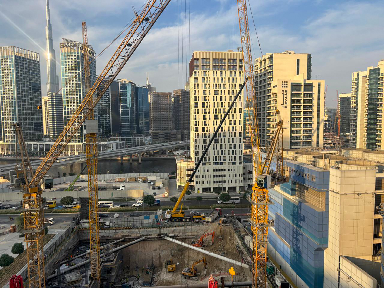 Vacant / Unfurnished Studio / Decent Floor 