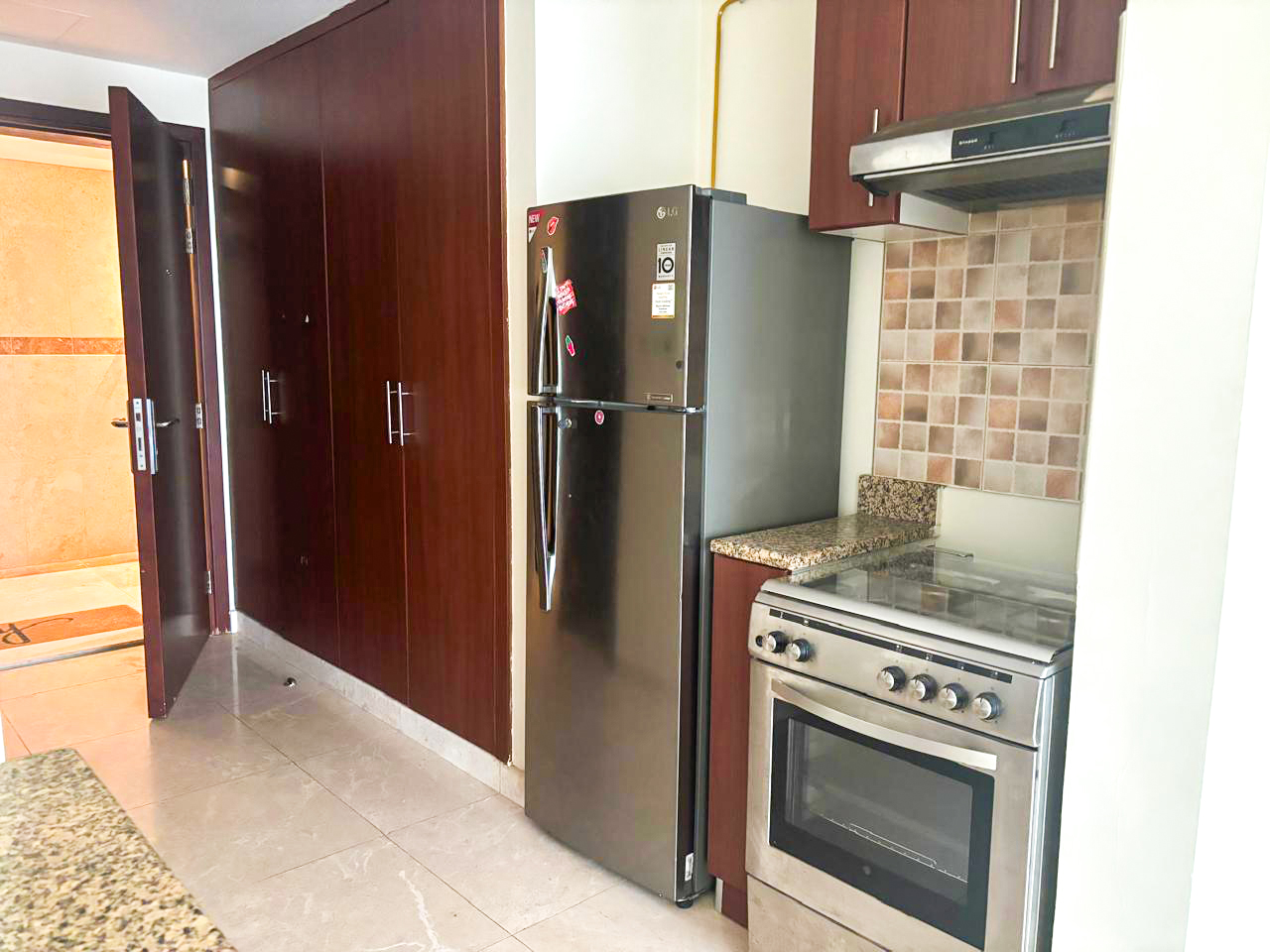 Vacant / Unfurnished Studio / Decent Floor 