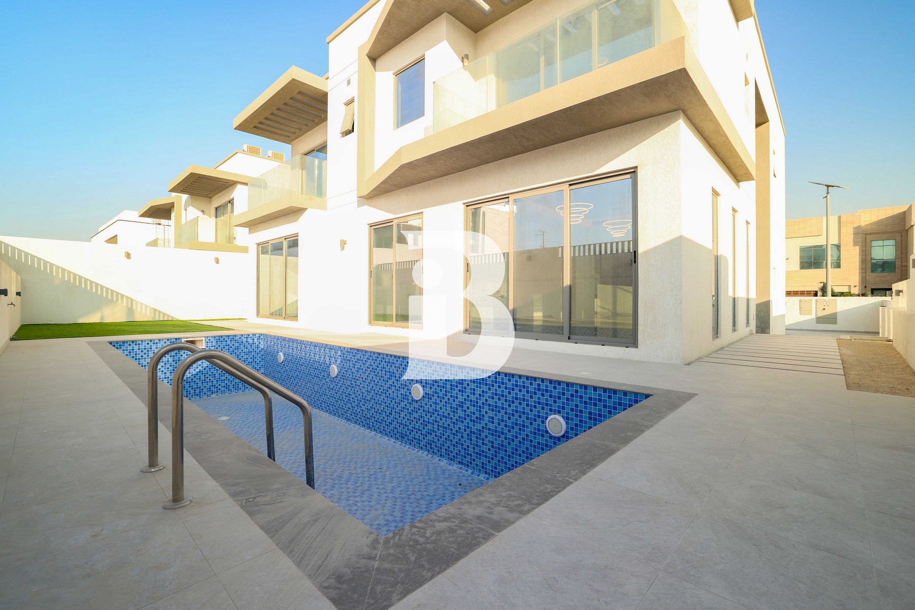 Rare Villa with Roof Top Access|Vacant and Ready