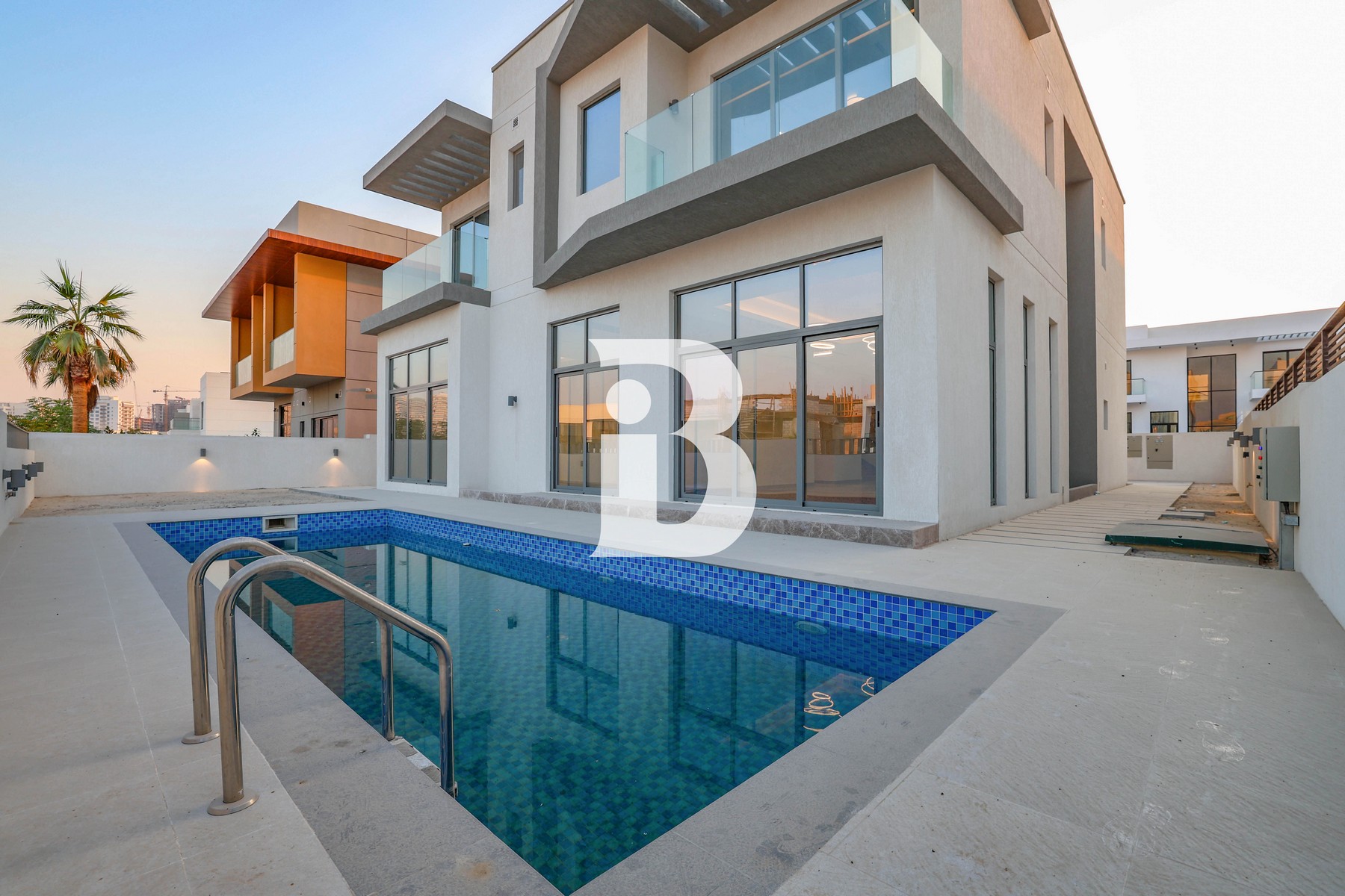 Must see! Roof Top access, Maid and Driver room