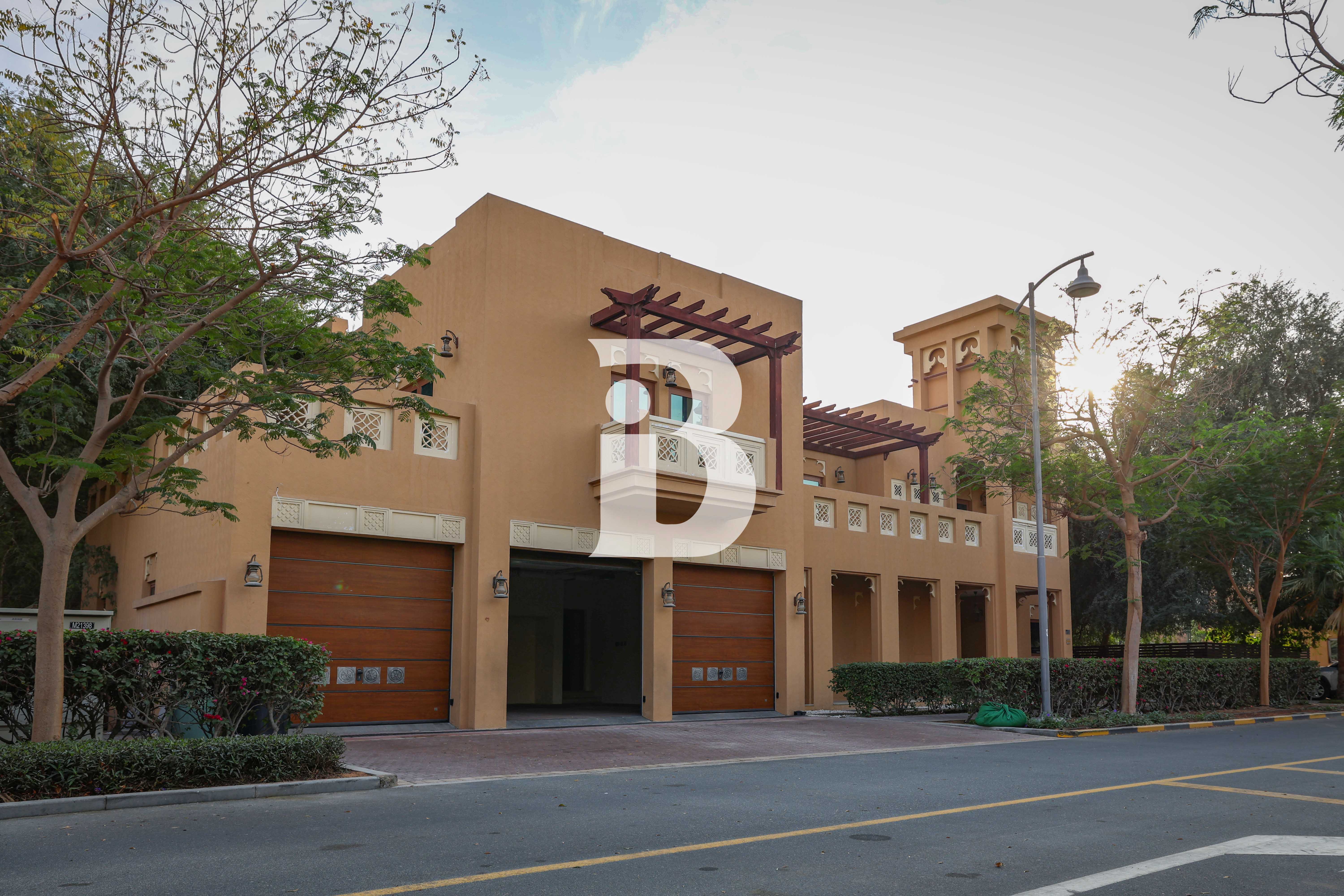 Massive 6 Bedroom Independent Villa - Exclusive