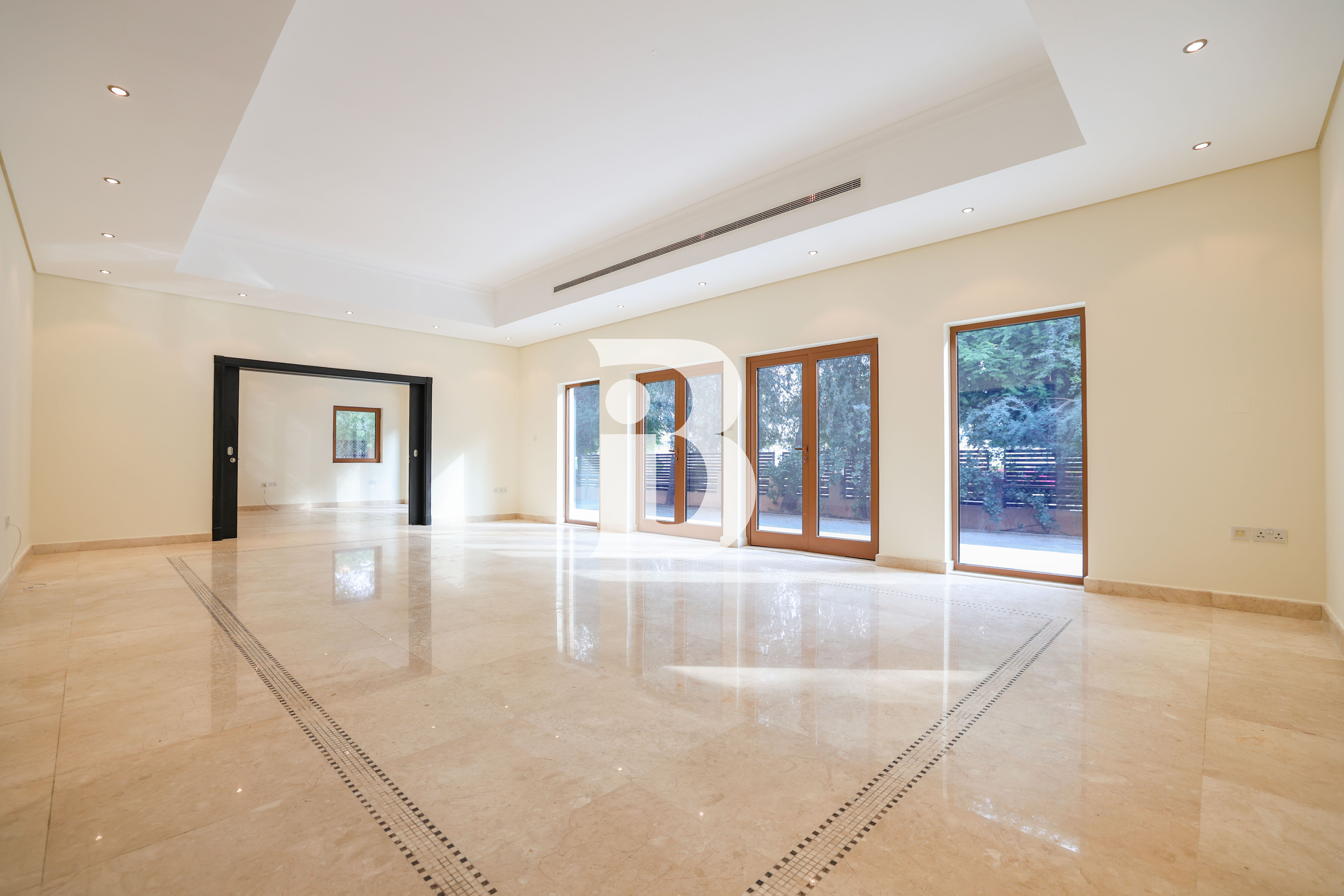 Massive 6 Bedroom Independent Villa - Exclusive