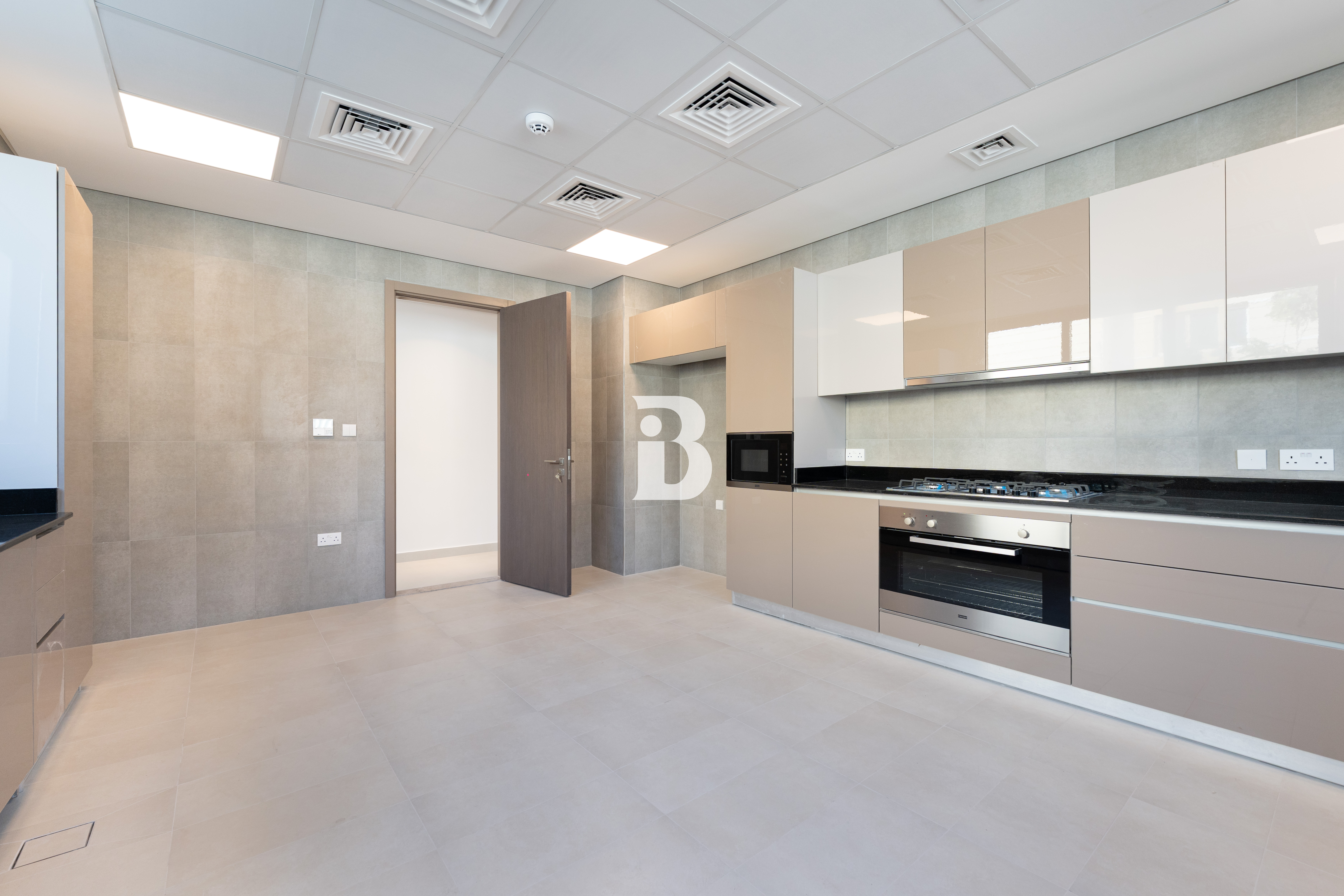 Custom 7 Bedroom | Rooftop | Skyline Views