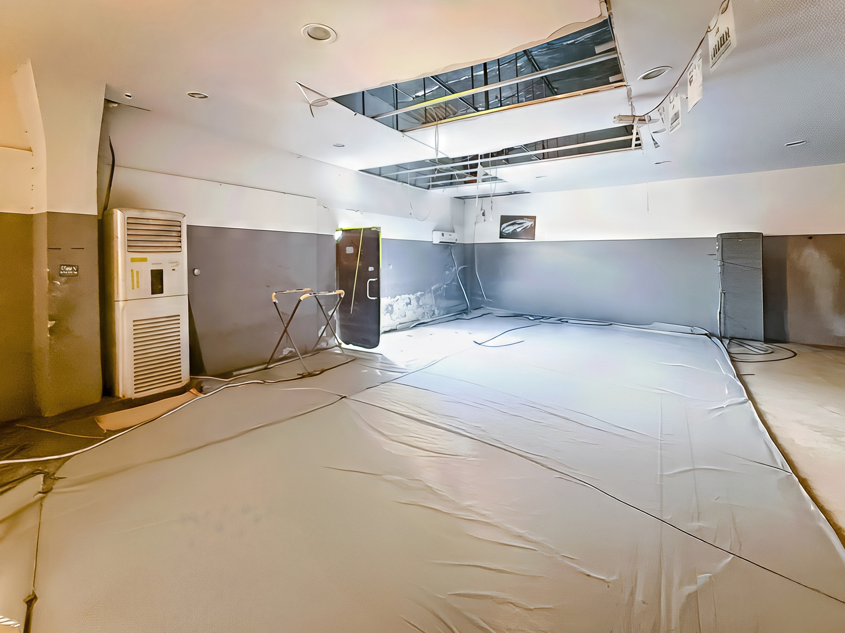 FOR GARAGE| FIVE MIN FROM SZR| 2900 SQFT