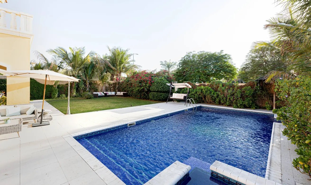 Single Row | 5BR Villa | Pool | Vastu | VOT