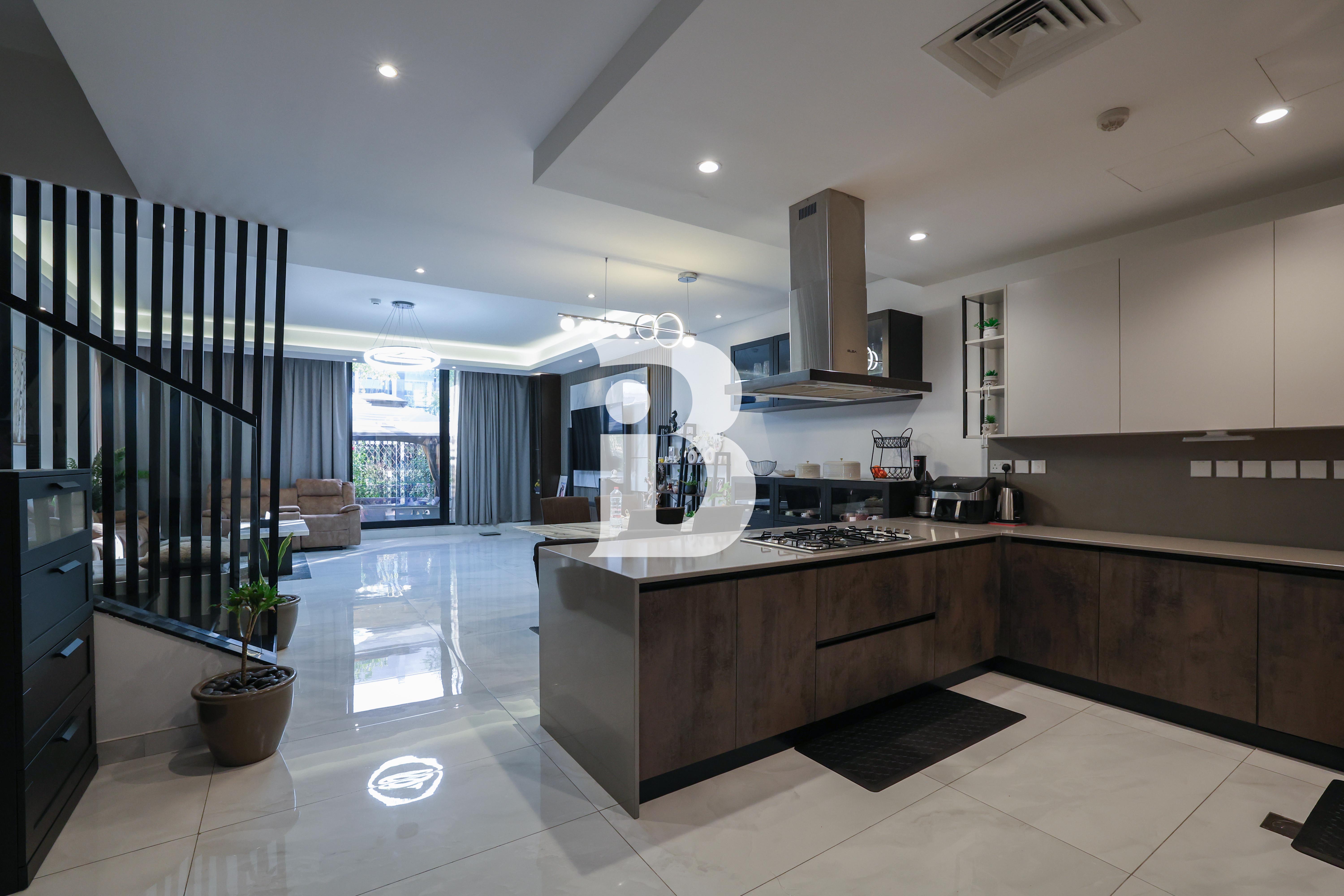 PREMIUM | 4BR TOWNHOUSE | SPACIOUS | VOT