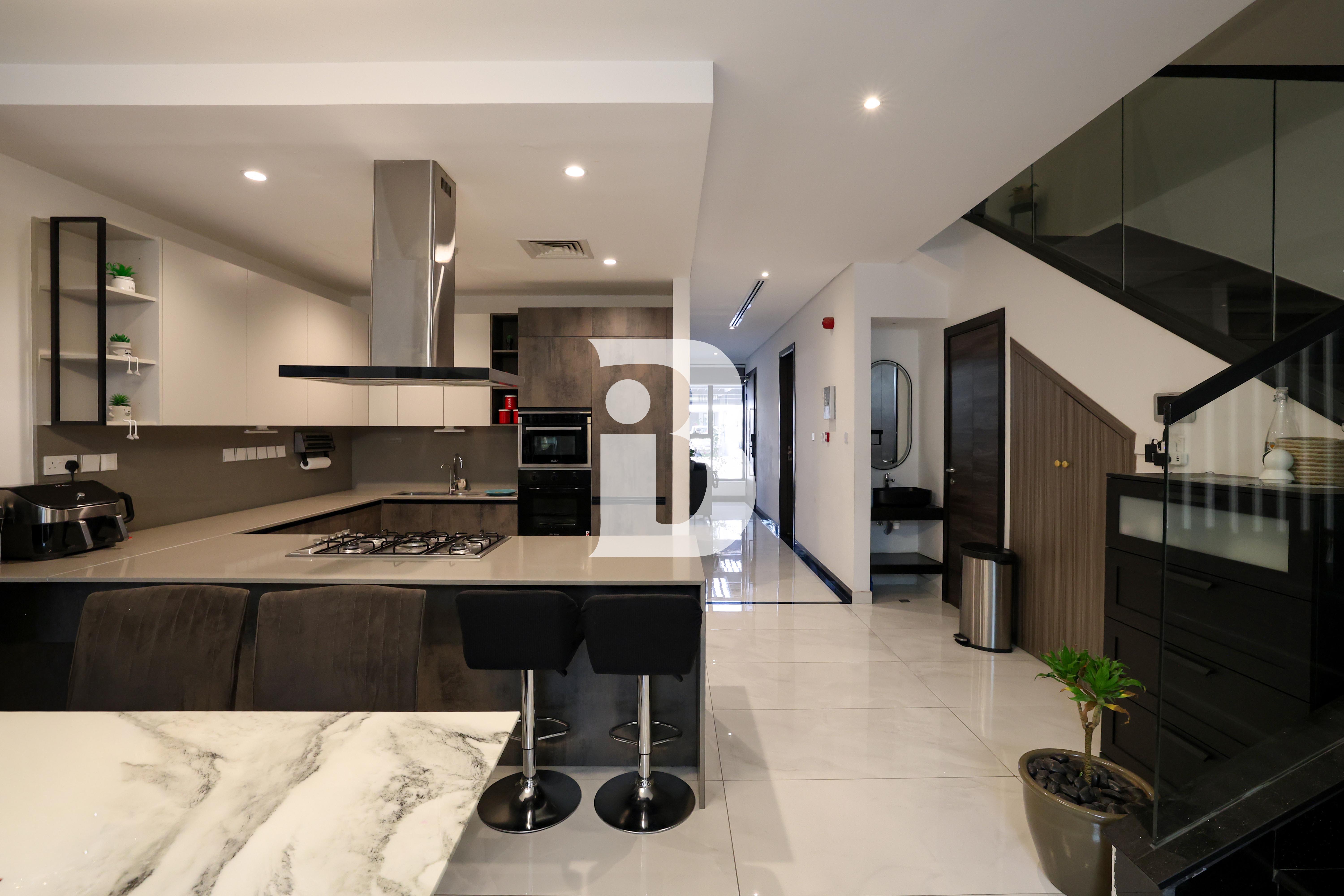 PREMIUM | 4BR TOWNHOUSE | SPACIOUS | VOT