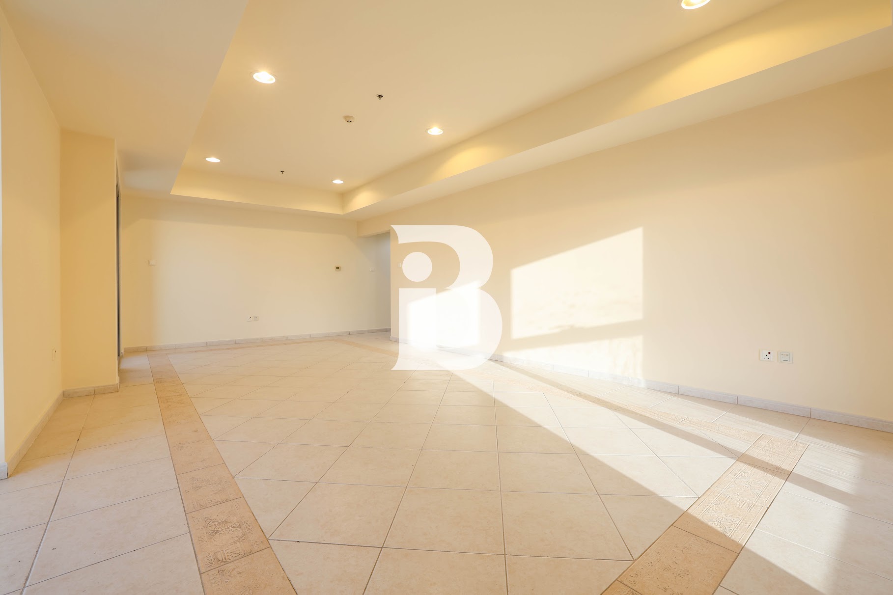 Spacious Unit | Sea &amp; Palm Views | Vacant