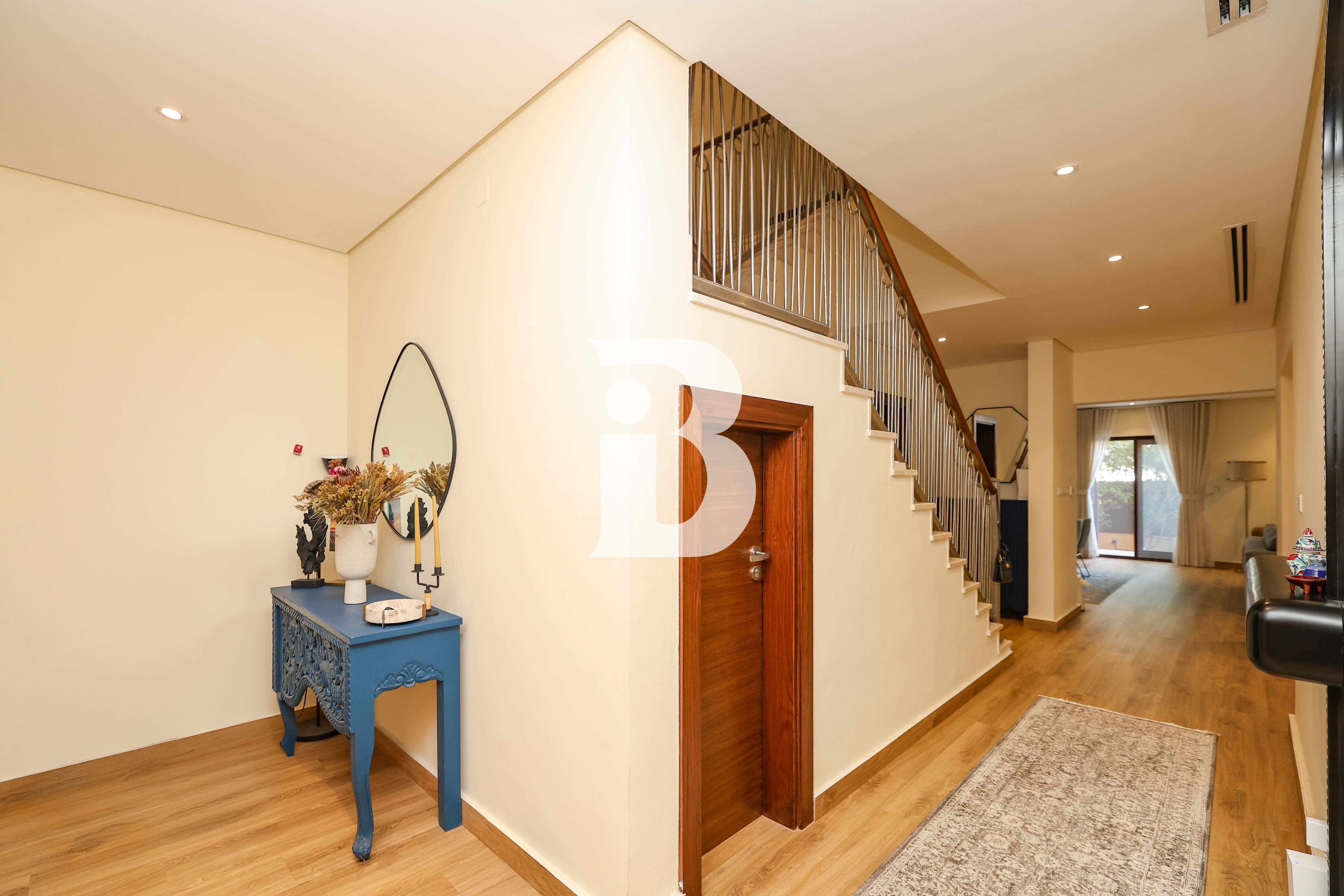 Single Row | Upgraded | Walk to Park