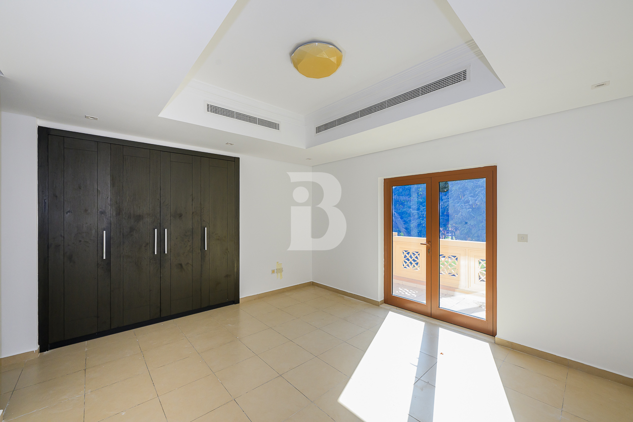 Single Row | Walk to Park | Notice served