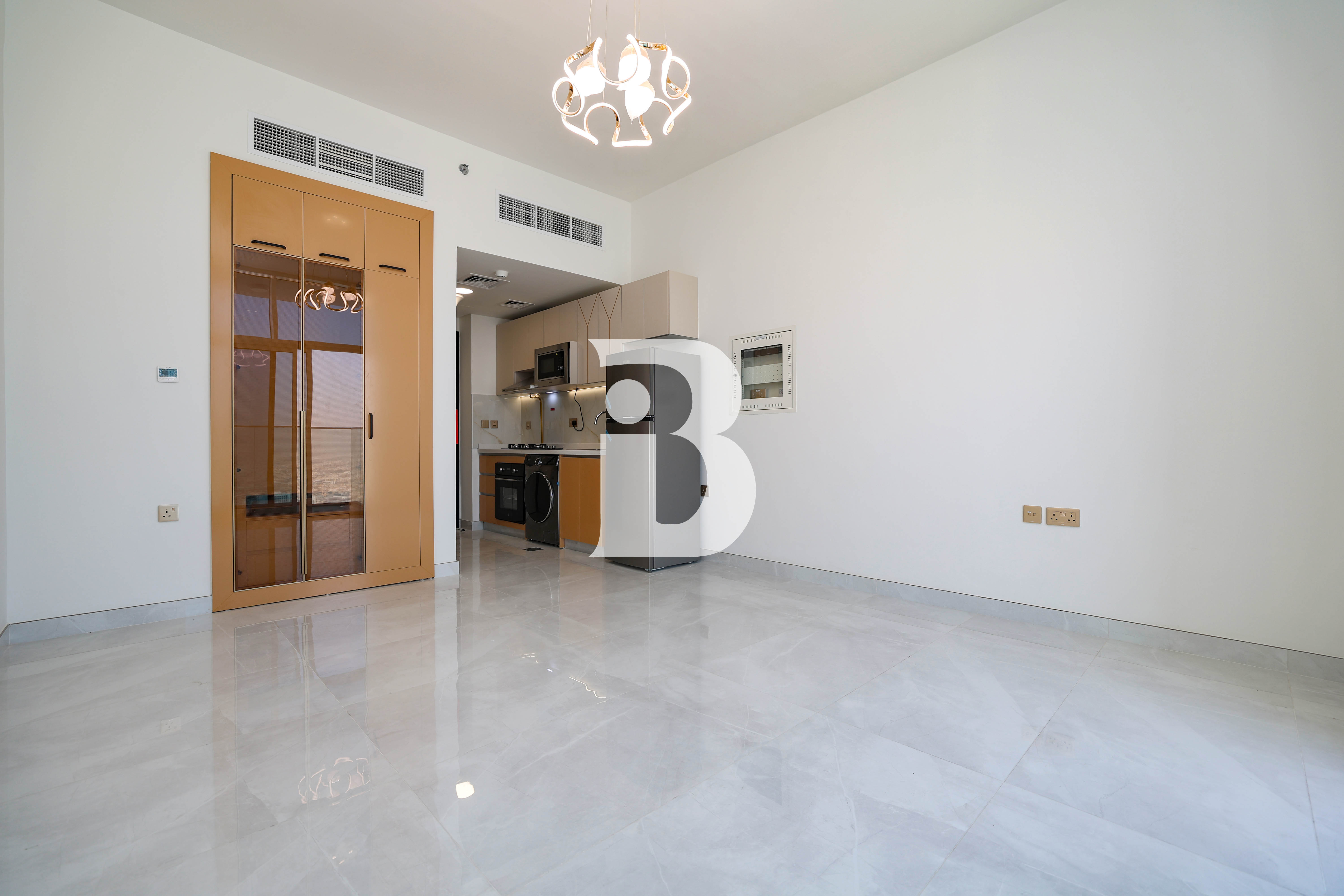 Skyz | Arjan | Rent-Studio | High Floor